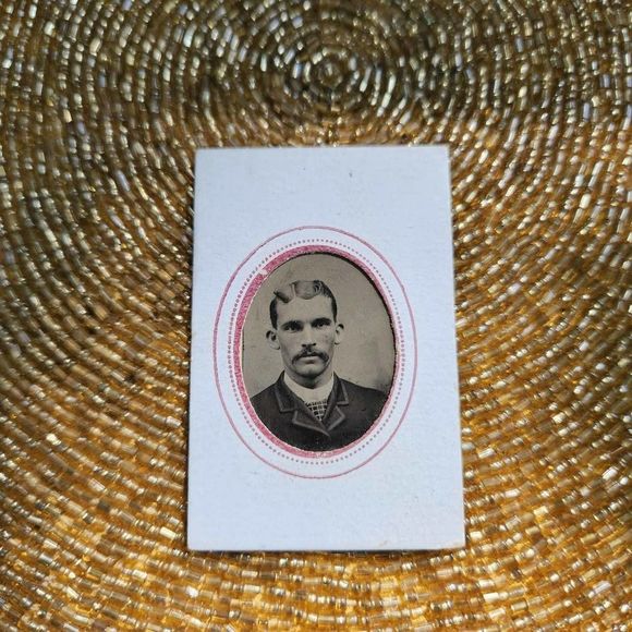 ANTIQUE Tintype Daguerreotype Photos, Civil War Era Purple Velvet & Wood frame - Picture 5 of 10